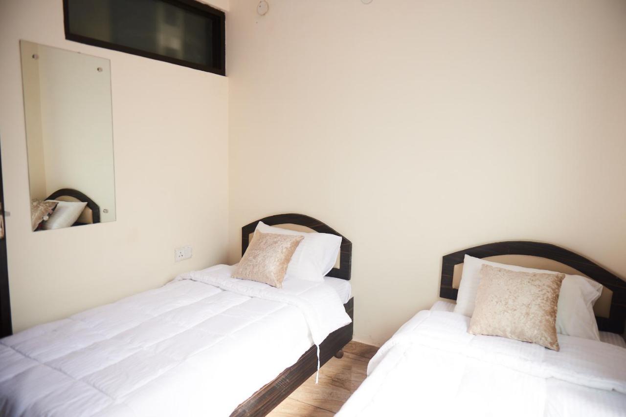 Himalayan Hostel New Delhi Eksteriør billede